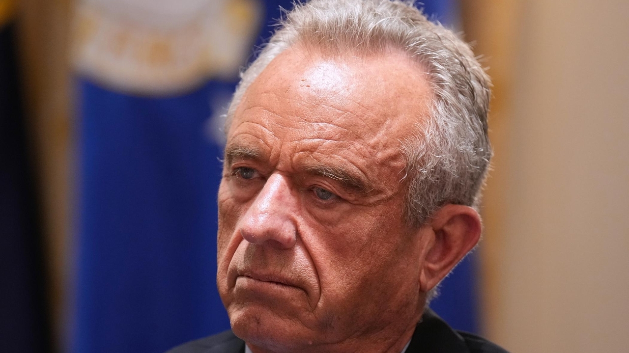 fda crackdown on bpc-157 tb-500 compounding panel narrowly backs unapproved peptide drugs favored by RFK Jr. and wellness influencers vitamin b12 price in pakistan