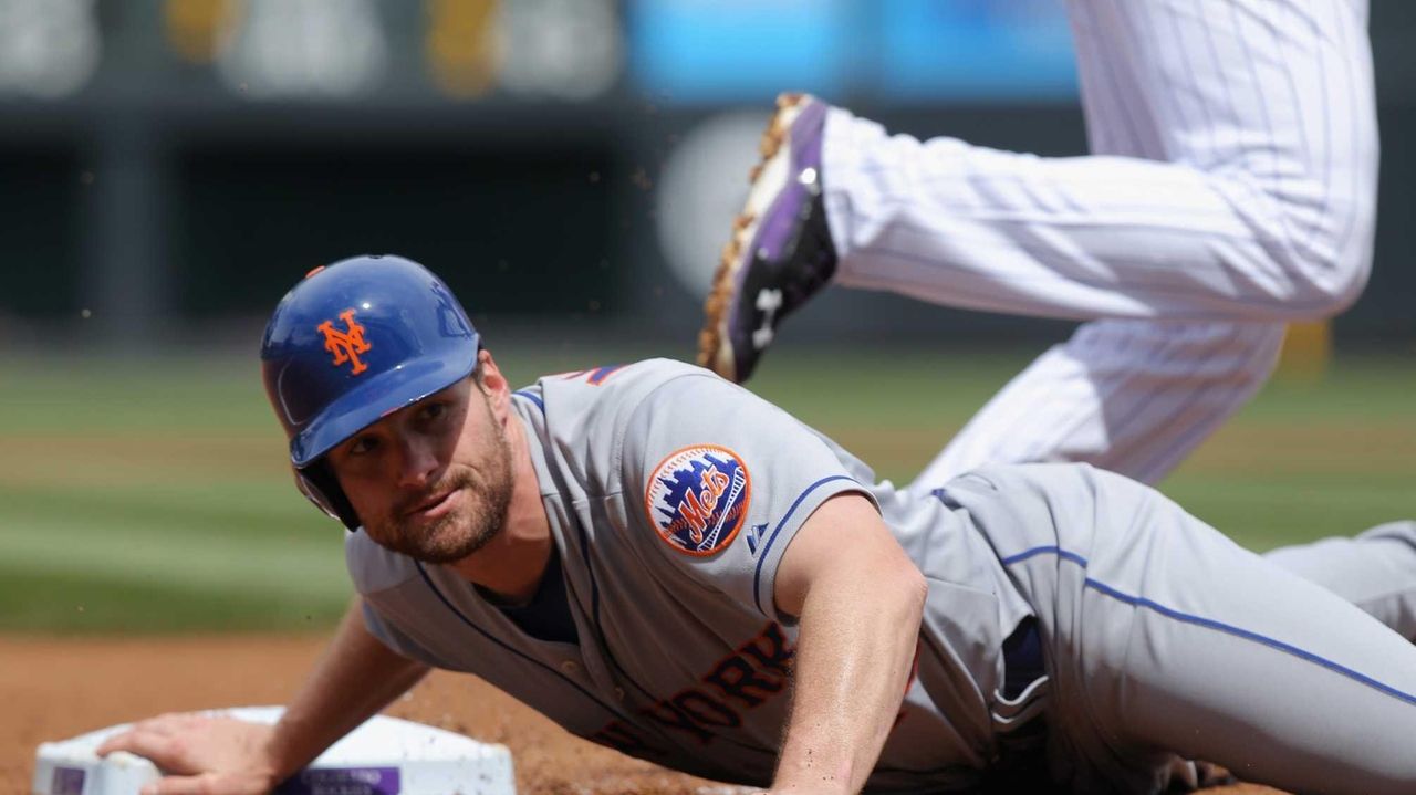 New York Mets second baseman Daniel Murphy smiles from the on deck circle  during the fourth inning of the Mets 5-3 win over the Pittsburgh Pirates at  PNC Park in Pittsburgh, on