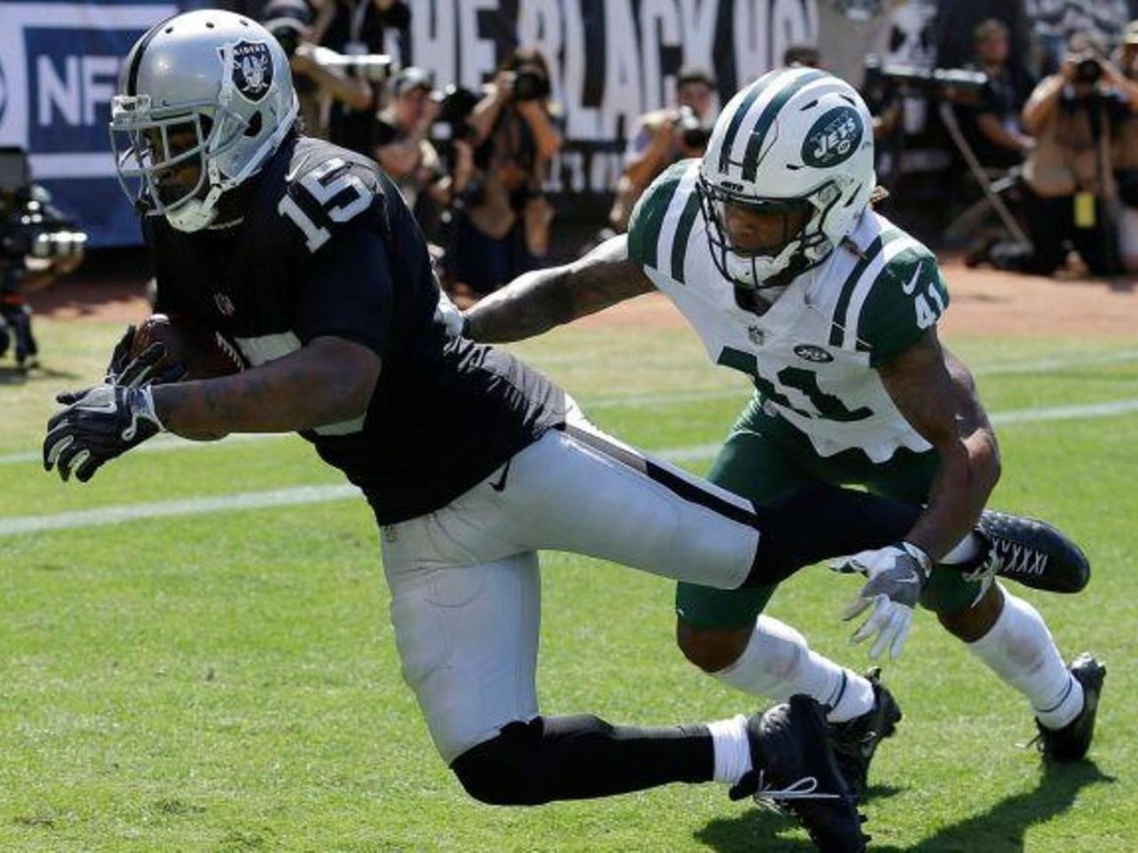 Jets bobble away early chance, unravel in second half in 45-20 loss to  Raiders – New York Daily News