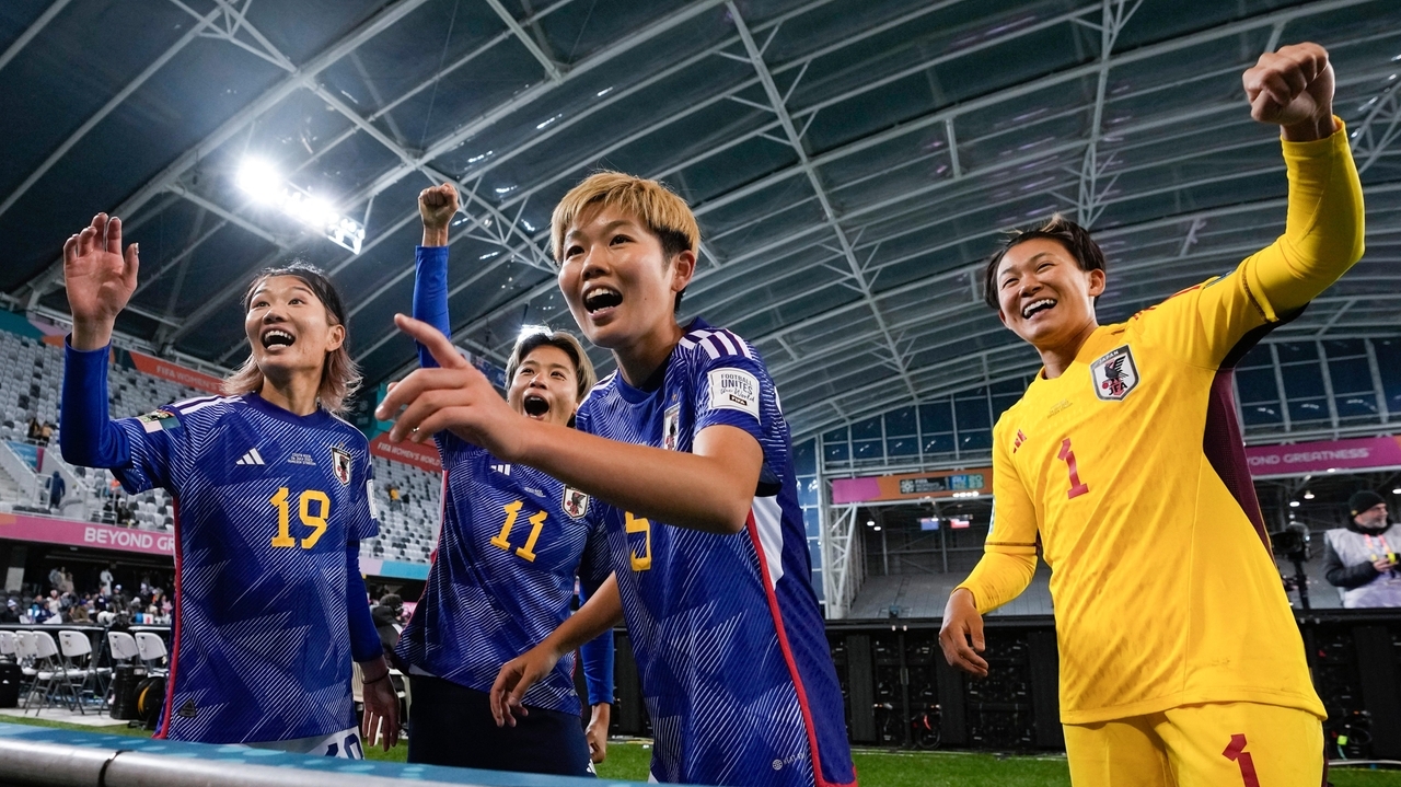 Two goals in 2 minutes help Japan beat Costa Rica 2-0 at Women's