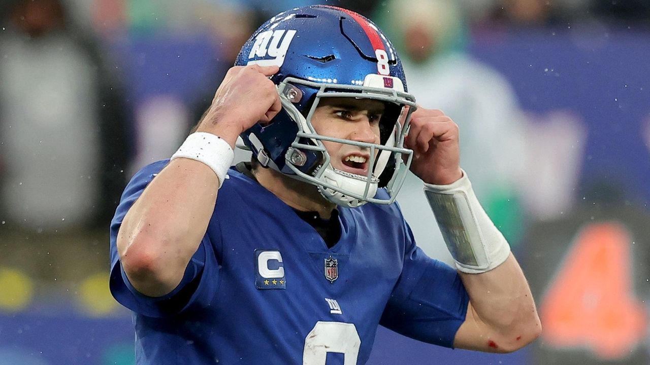 Daniel Jones Earns the Right to Be Giants' QB of the Future with Playoff  Berth, News, Scores, Highlights, Stats, and Rumors