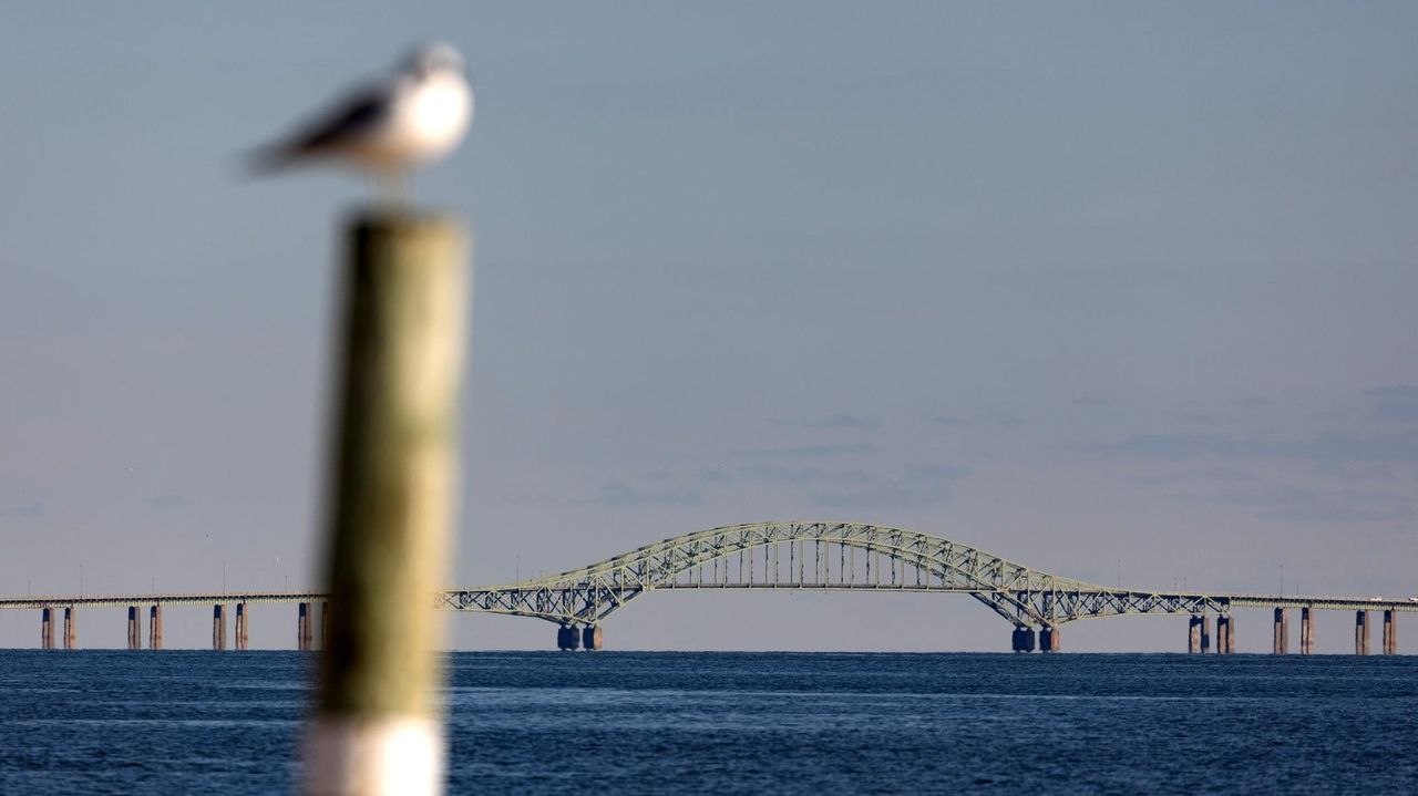 Lindenhurst Revitalized downtown, waterfront attractions draw buyers