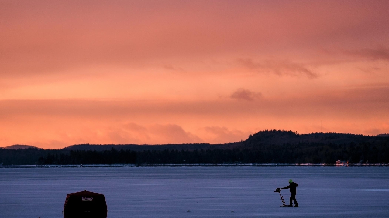 Winter storm packing snow and strong winds to descend on Great Lakes ...