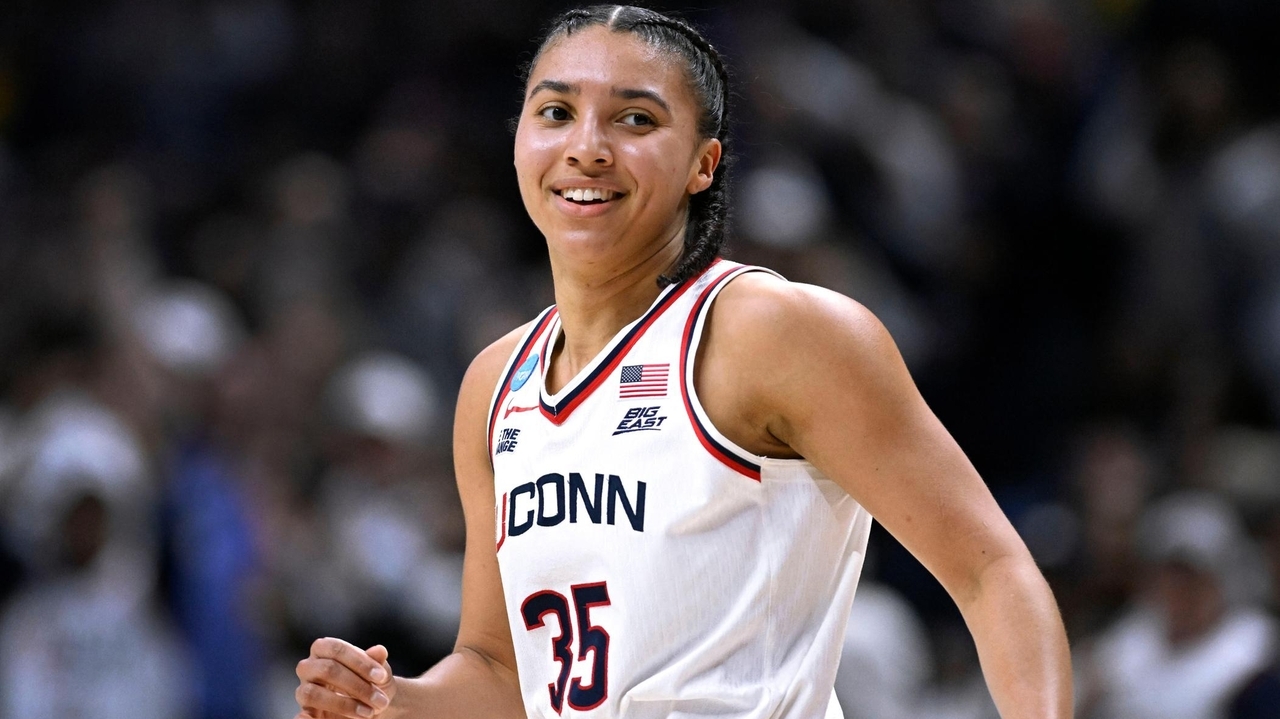 Fudd's 34 points, 8 3-pointers powers UConn past Syracuse and into Sweet 16 for 32nd straight time