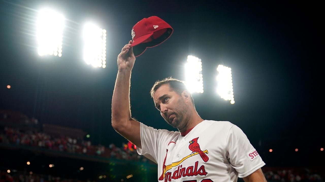 Cardinals ace Adam Wainwright does it all in win over Braves