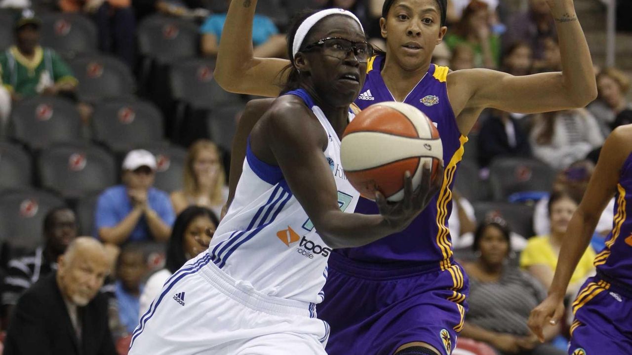 Sky top Liberty behind Candace Parker's 14 points, move onto next