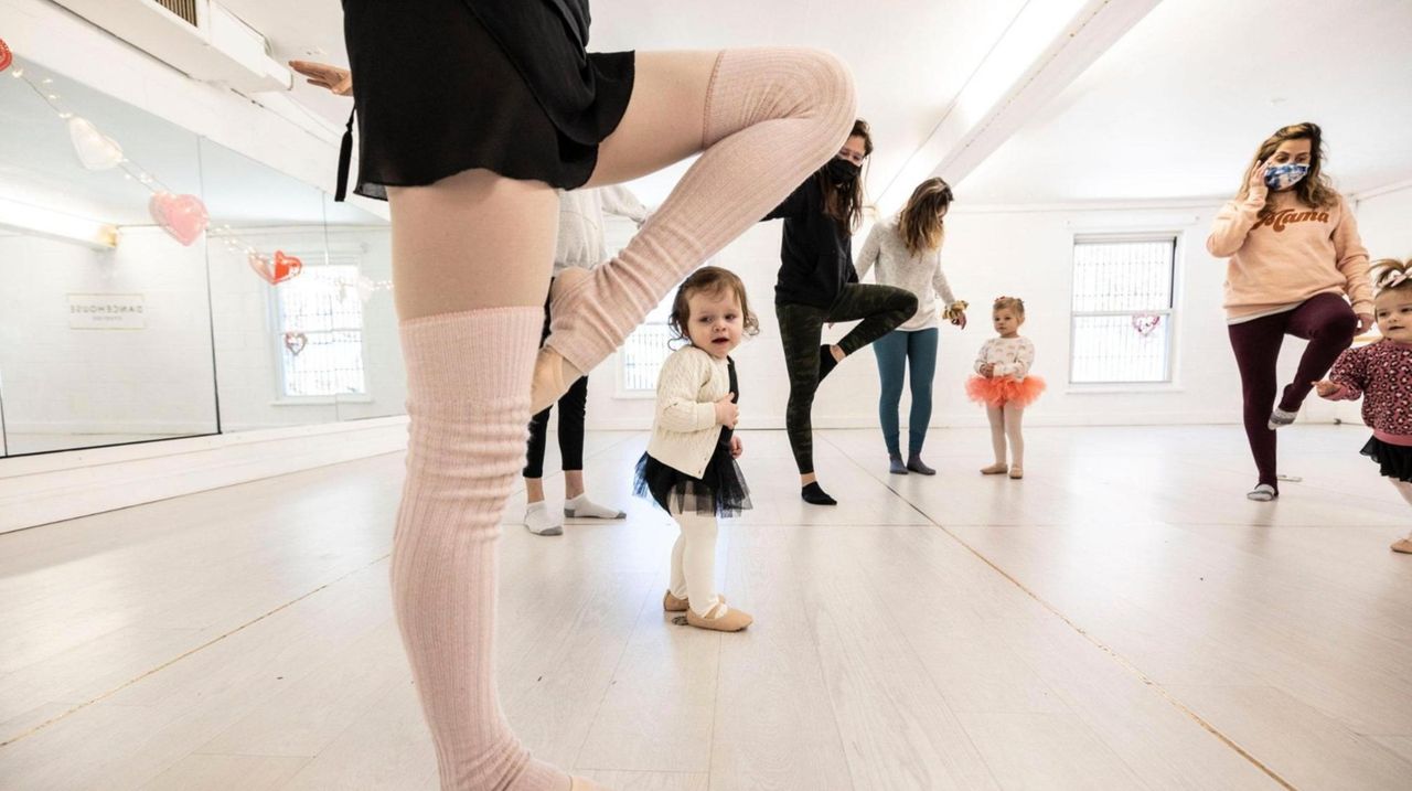 Baby ballet, sign language, sensory and 'parentandme' classes on Long