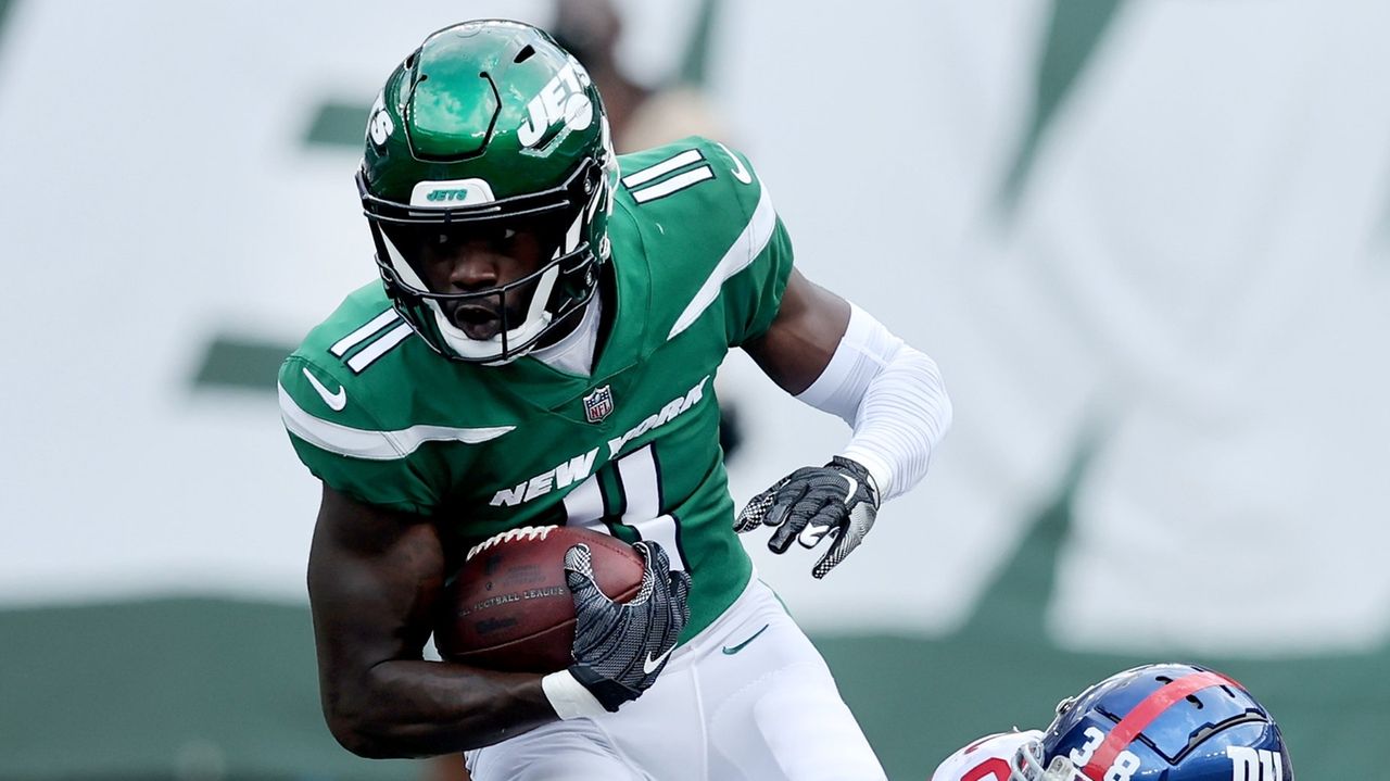 Jets WR Elijah Moore back at practice after trade request: 'He just wants  to contribute'