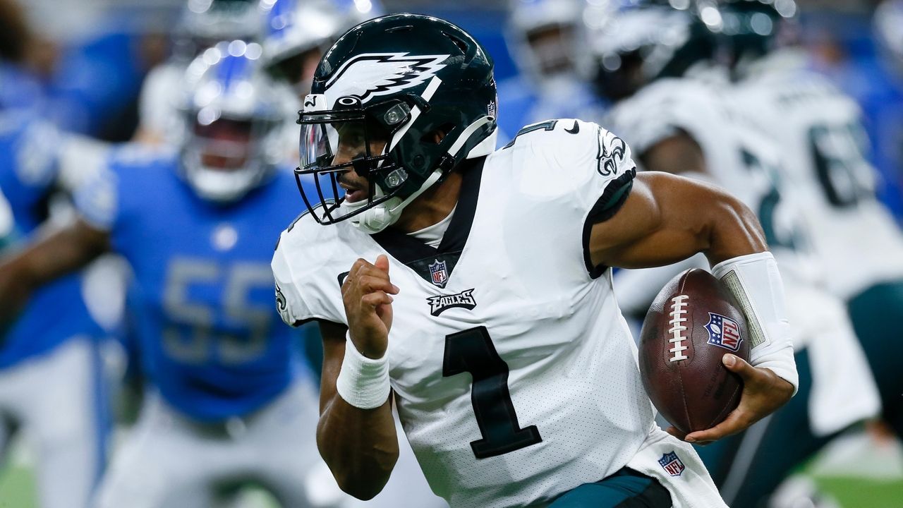 Jalen Hurts throws for TD, runs for another as Eagles thump Buccaneers  25-11 to remain unbeaten - WHYY