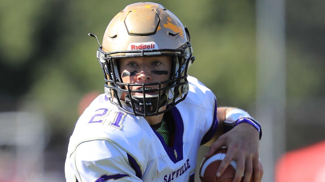 Sayville football keeps rolling, stays atop Big 10 Newsday