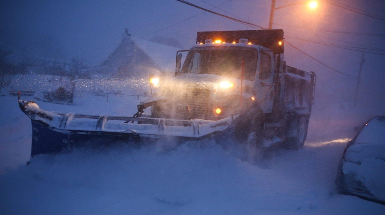 4 deaths reported as Long Island digs out from massive snowstorm - Newsday
