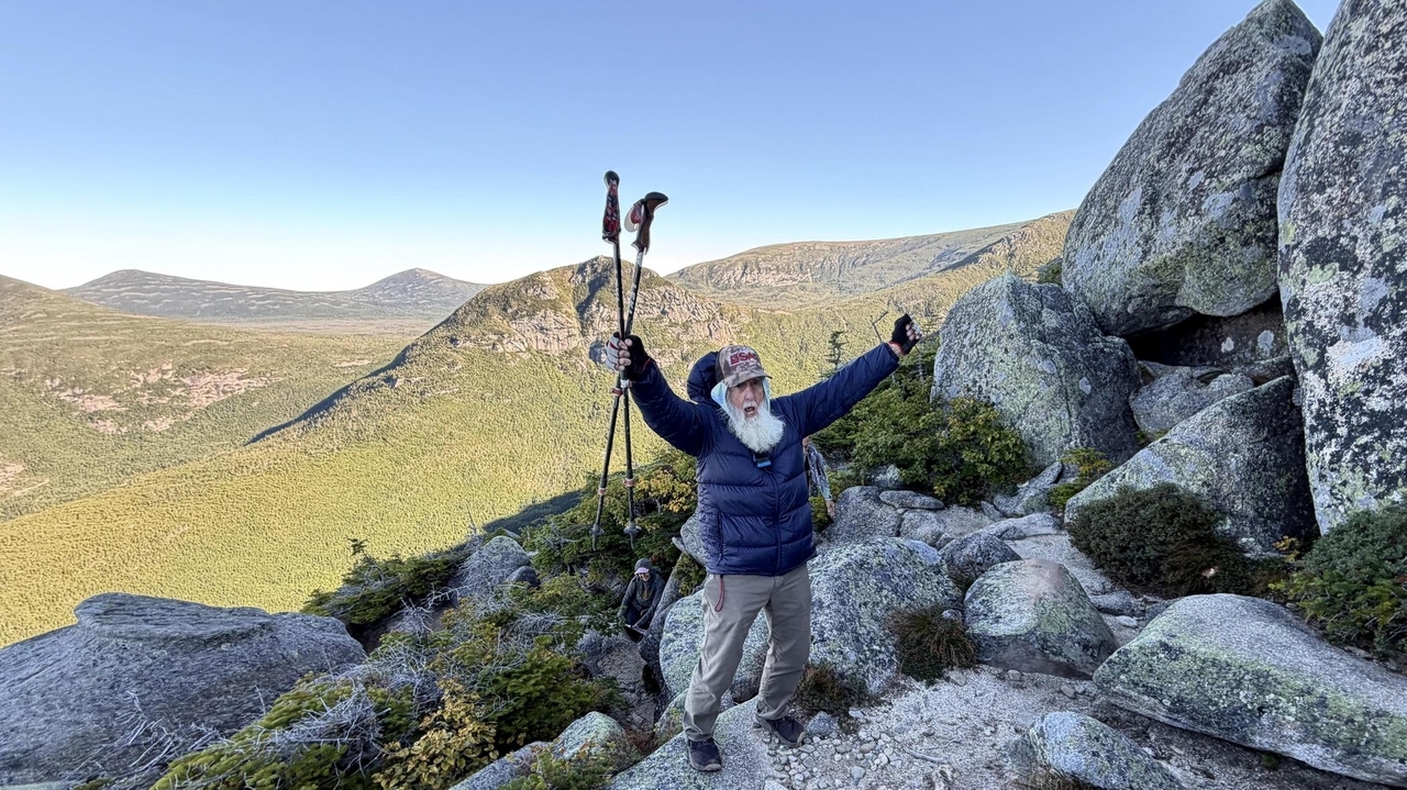 At 91, Dale 'Grey Beard' Sanders reclaims record as oldest hiker to ...