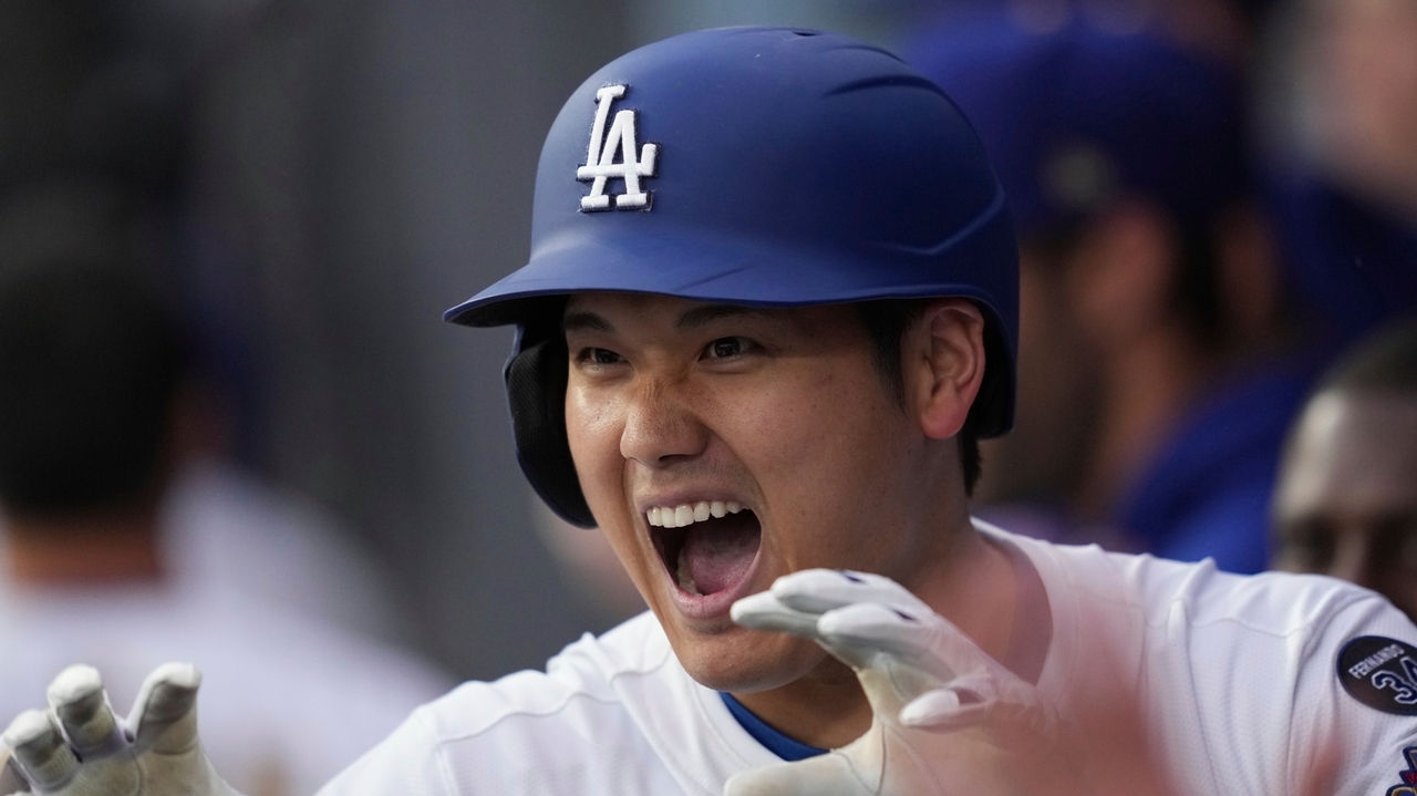 Shohei Ohtani ramps up throwing program, but Roberts says MVP isn