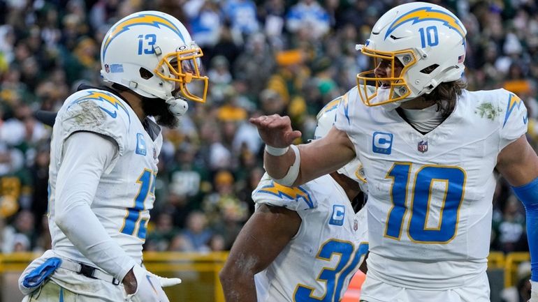 Los Angeles Chargers wide receiver Keenan Allen, left, and quarterback...