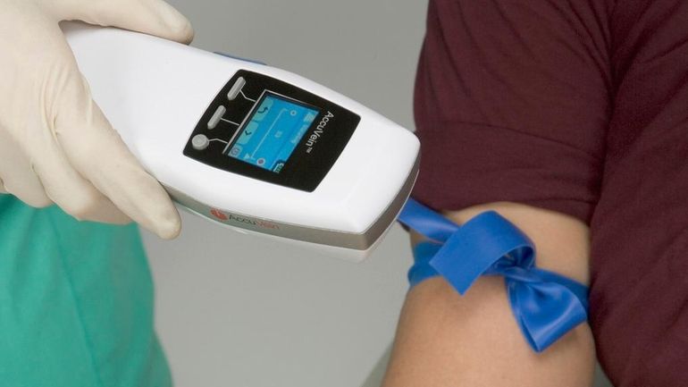 AccuVein AV300, si a vein illumination medical device for venipuncture.