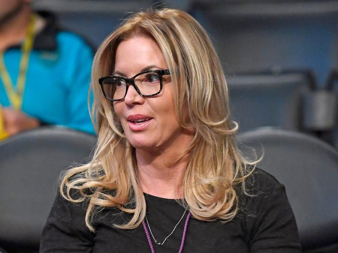 Los Angeles Lakers Jeanie Buss In Control For Life Newsday