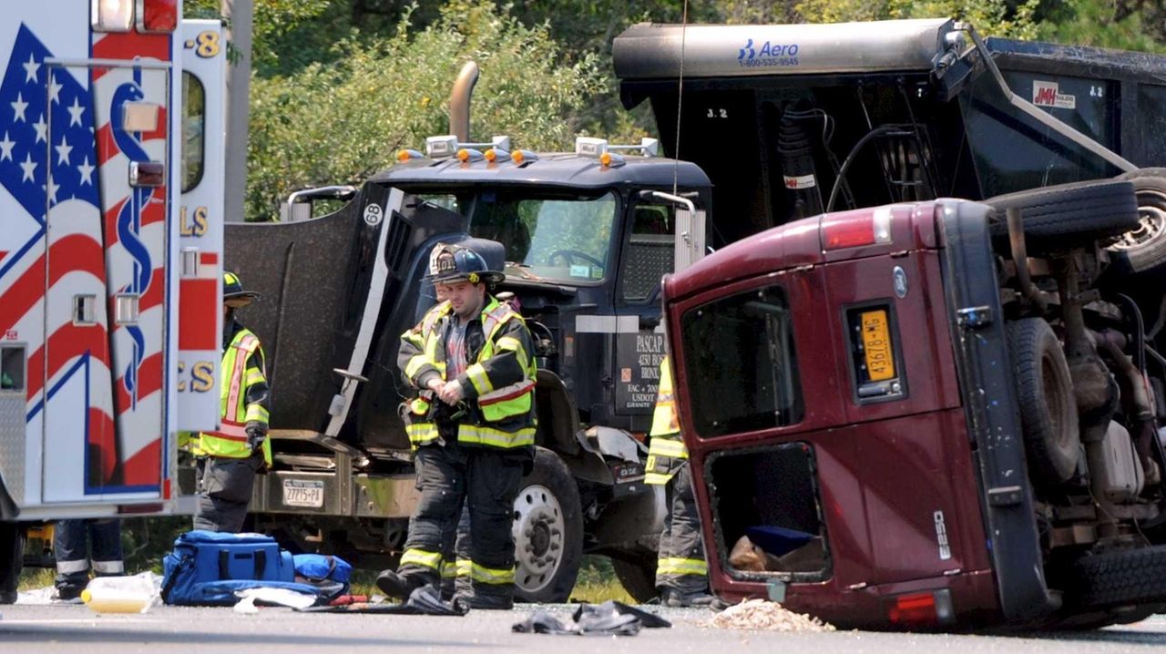 Mastic man sideswipes tractortrailer on LIE, causes 3vehicle crash in Dix Hills, police say