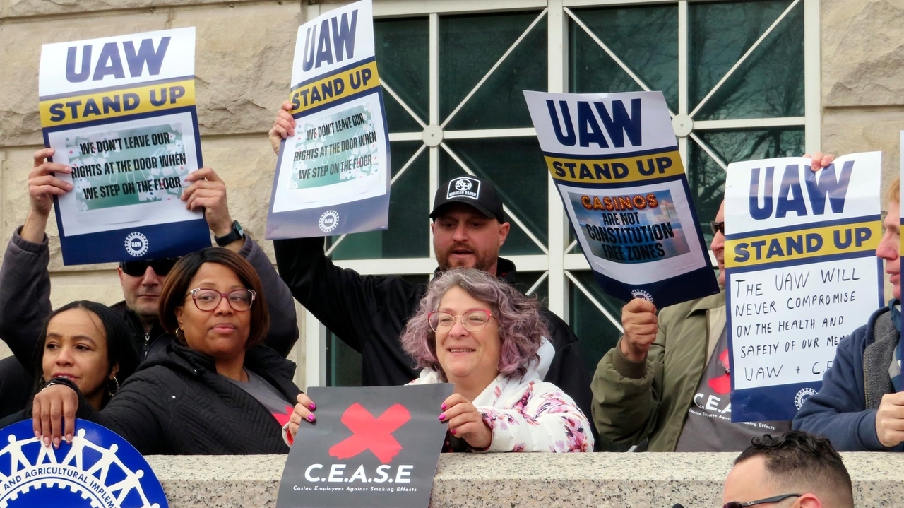 Workers sue to overturn law that exempts Atlantic City casinos from indoor smoking ban - Vimarsana News