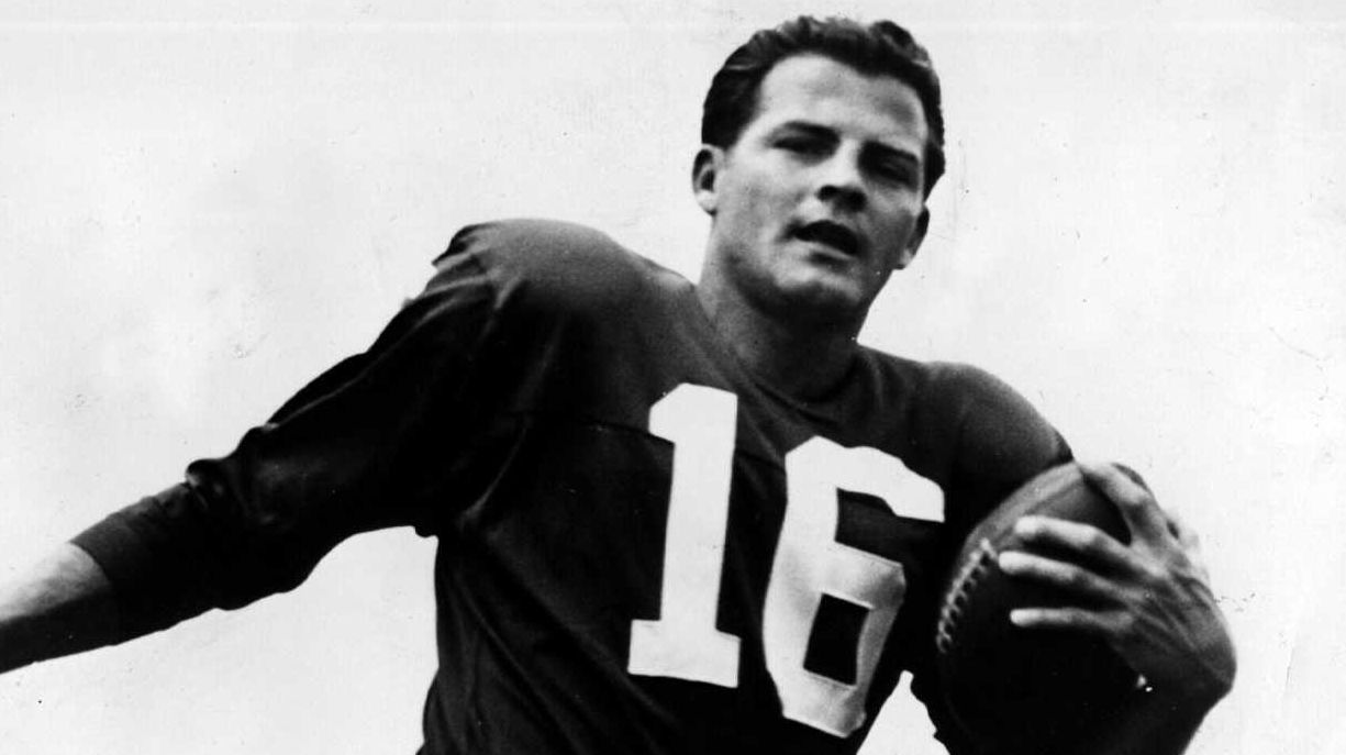 Hall of Famer Chuck Bednarik, famous for hit on Frank Gifford, passes away  - Big Blue View