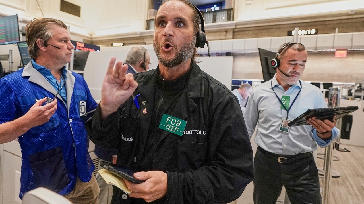 Stocks add a bit to their records on Wall Street - Newsday