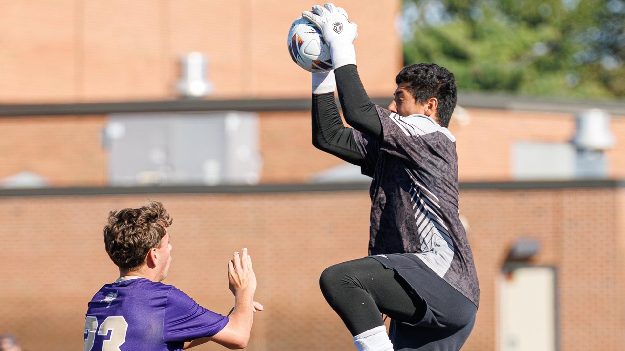 Hauppauge boys soccer's Nico Mieles makes seven saves in win over Islip