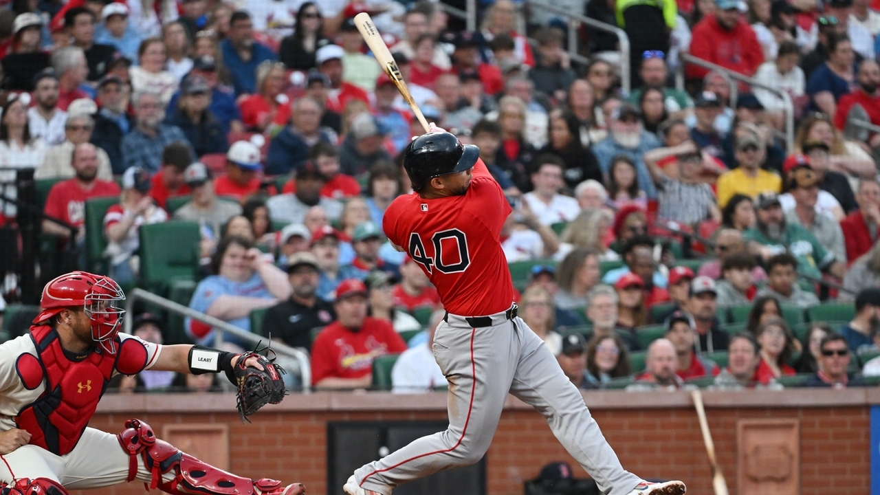 Willson Contreras has 3 RBIs against former team to back Ranger Suárez ...