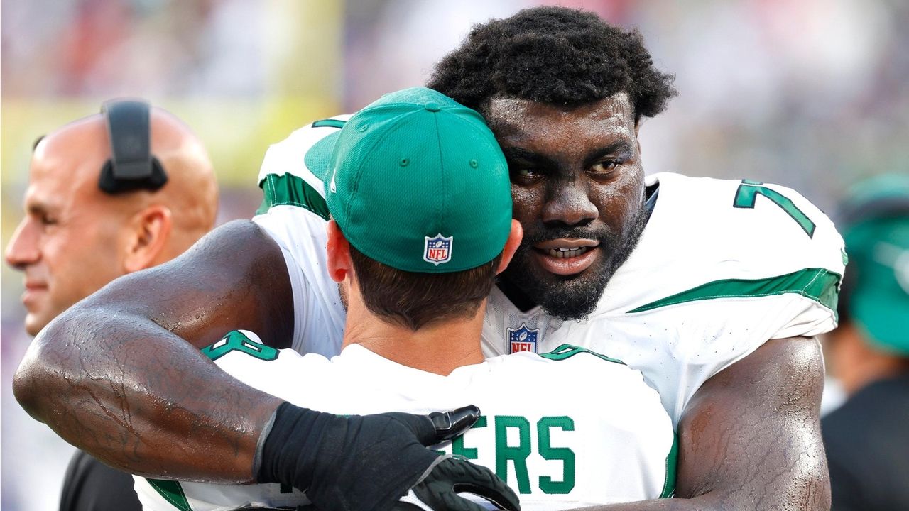 Jets rookie Mekhi Becton kneels for national anthem