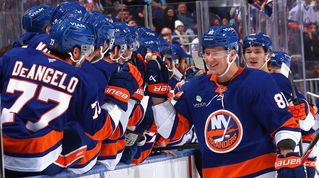 Andrew Gross: Islanders need to take care of business vs. Devils - Newsday