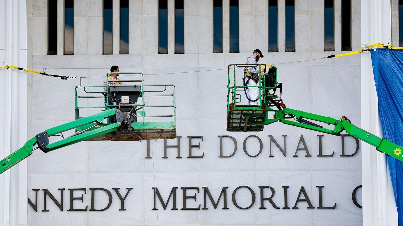 Brooklyn musician Wayne Tucker joins other artists in canceling Kennedy Center performance