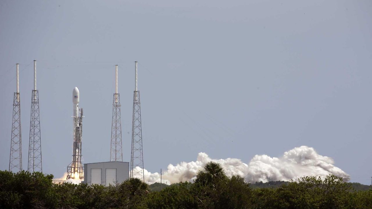 Spacex Launches Falcon 9 Rocket After Delays Releases Six Satellites