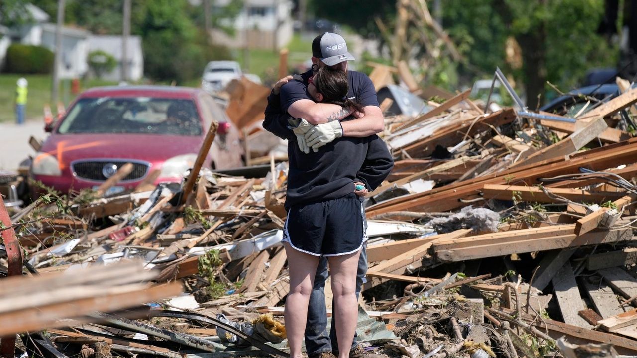 5 Dead And At Least 35 Hurt As Tornadoes Ripped Through Iowa, Officials ...