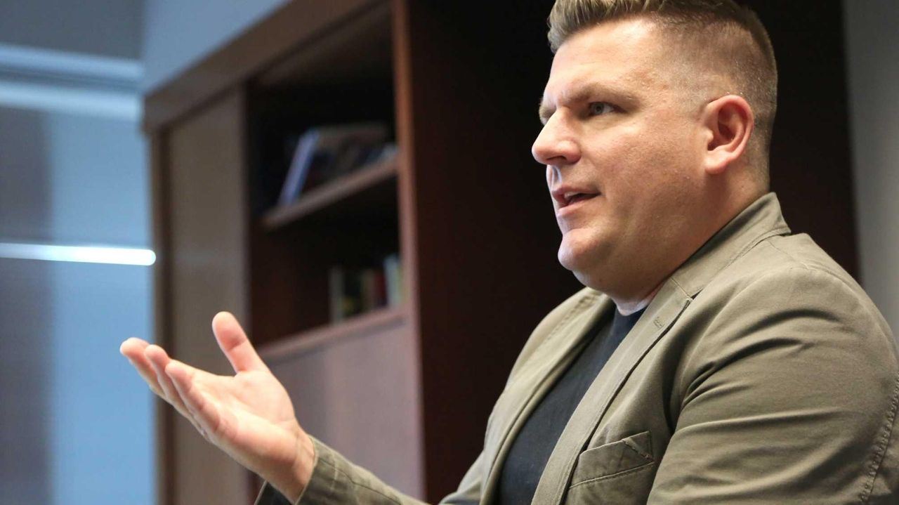 Center Moriches HS teacher 'Ineffective' rating a 'badge of honor