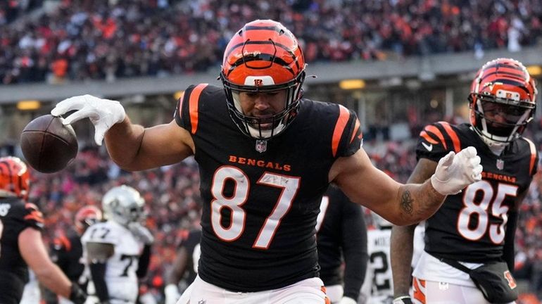 Cincinnati Bengals' C.J. Uzomah celebrates a touchdown catch against the...