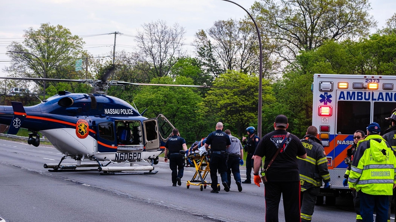 Source image for "4 hurt in serious crash that closed LIE for hours"