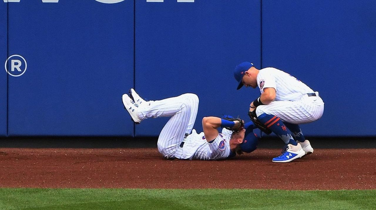 A first for Mets' Jeff McNeil, who plays centerfield in lackluster loss to  Atlanta - Newsday