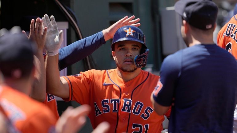 Mauricio Dubón hits go-ahead homer in Astros' win over A's