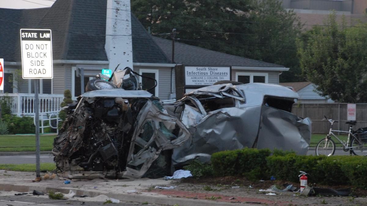 Woman sought as witness in West Islip fatal crash Newsday