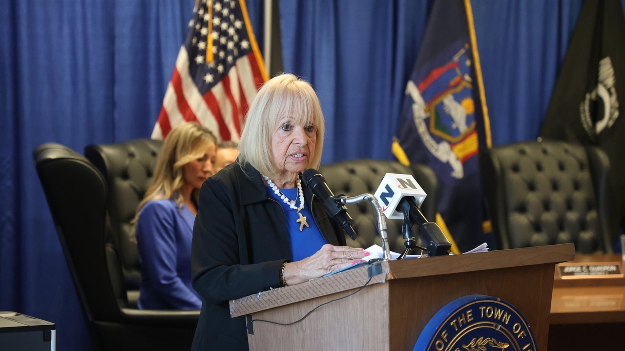 Angie Carpenter touts MacArthur Airport option in address - Newsday
