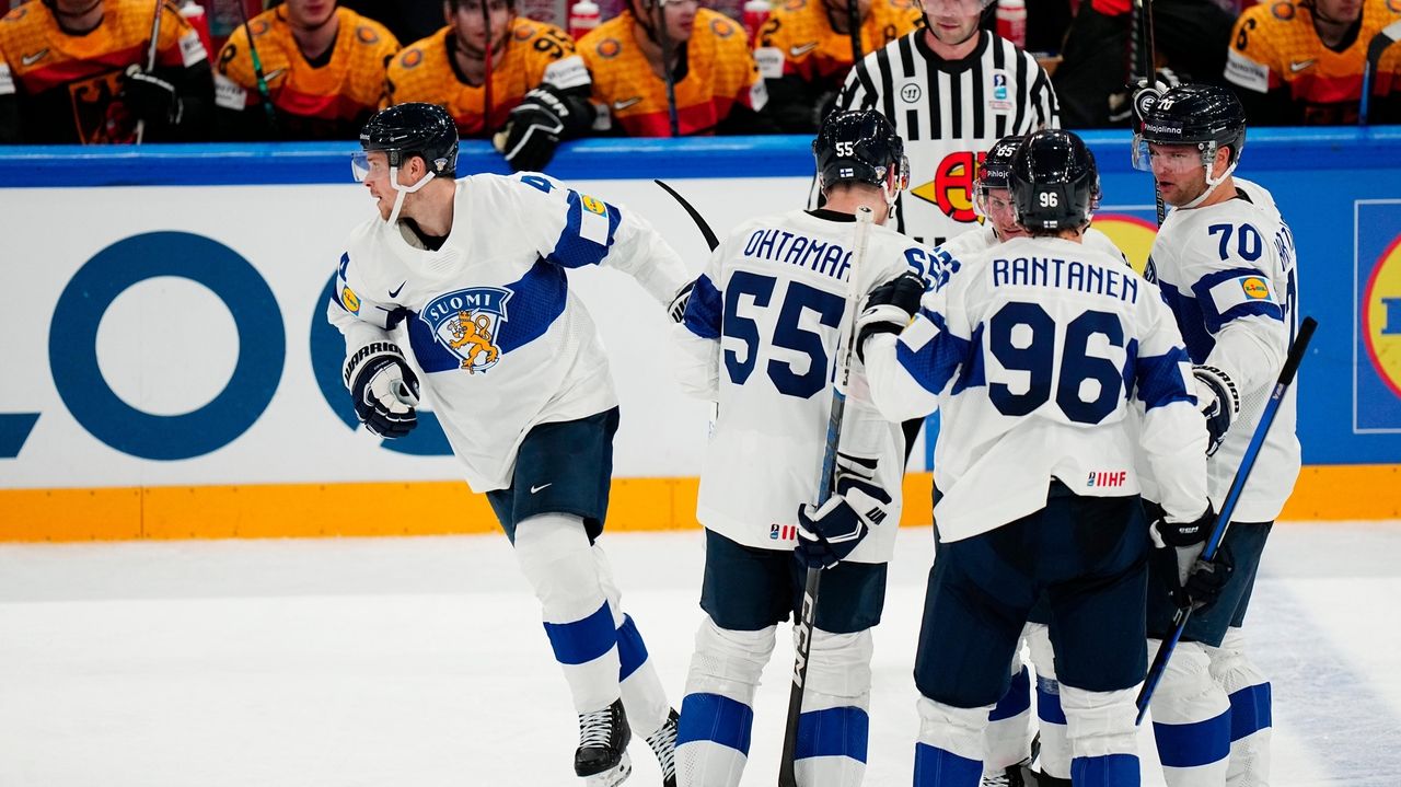 Hokeja turnīrā čempione Somija pārspēj Vāciju, bet Slovākija pārspēj mājinieci Latviju
