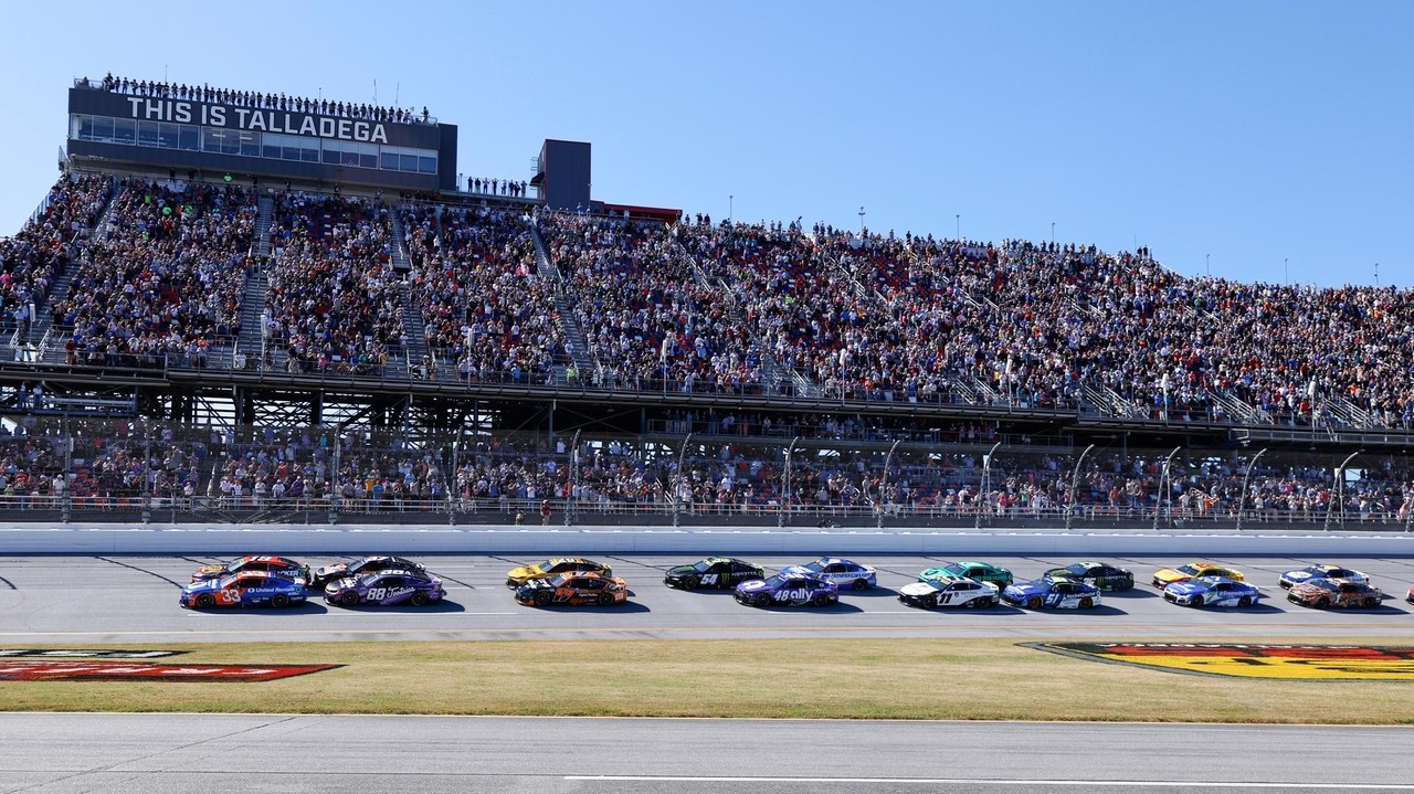 Kyle Larson extends Chase points lead with first NASCAR win at ...