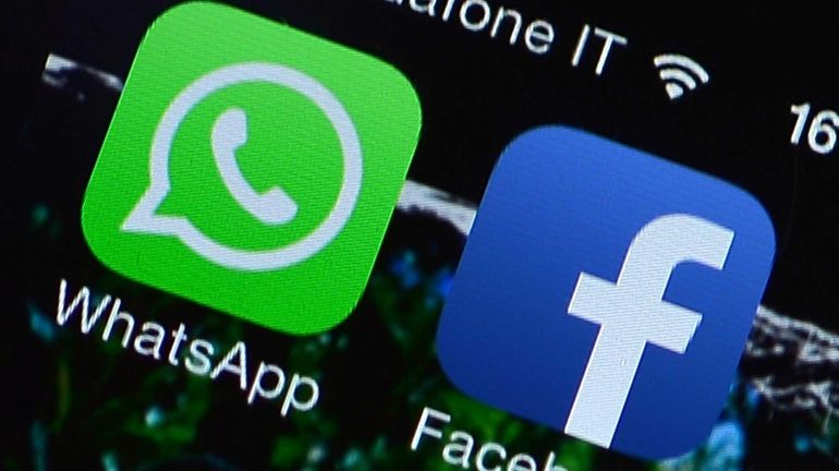 The Facebook and WhatsApp applications' icons displayed on a smartphone