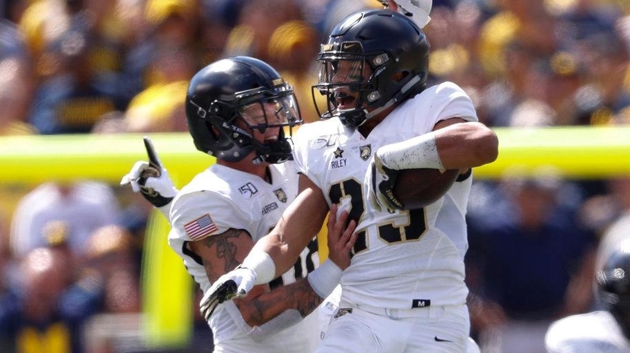 LI's Elijah Riley grows into leadership role at Army - Newsday