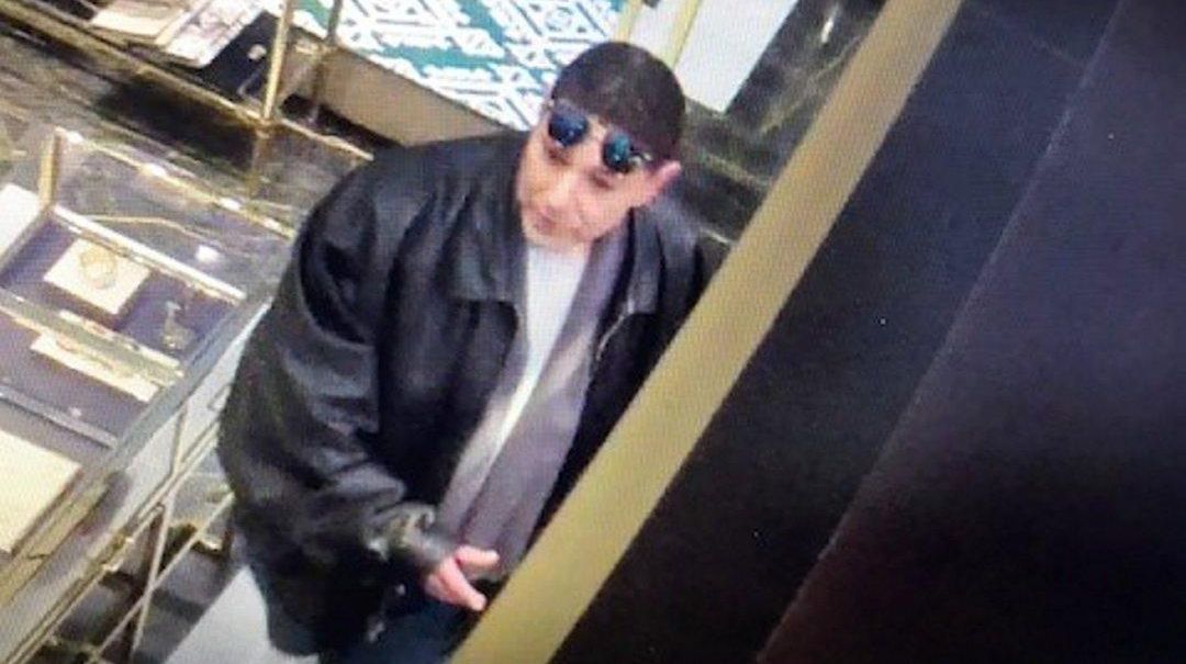 Cops Suspect Sought In Roosevelt Field Mall Theft Newsday 4654