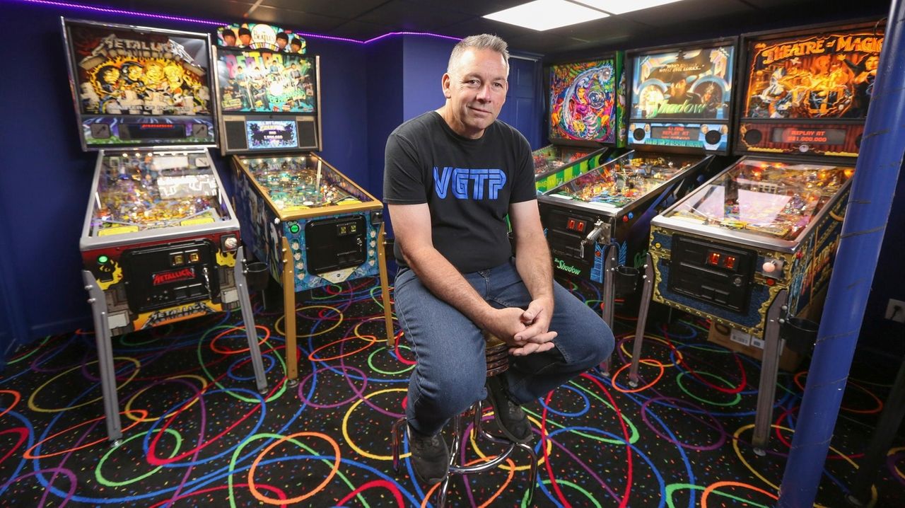Long Island's pinball wizards Diehard players keep the magic alive