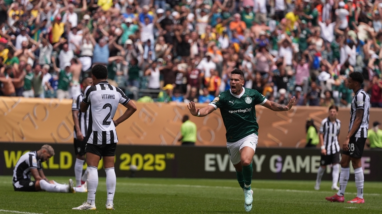 paulinho-scores-in-extra-time-to-give-palmeiras-a-1-0-win-over-botafogo