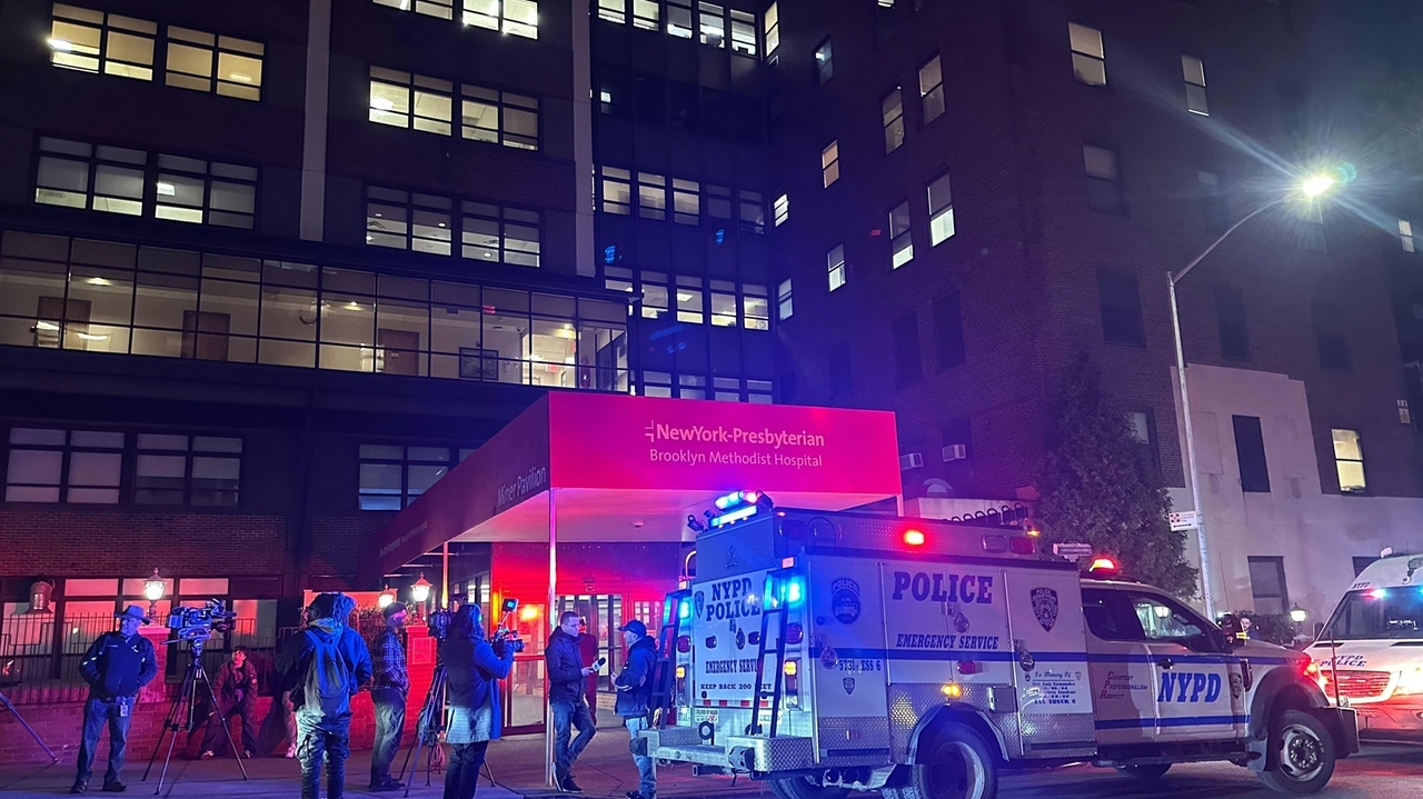 Man wielding sharp object fatally shot by police in Brooklyn hospital ...