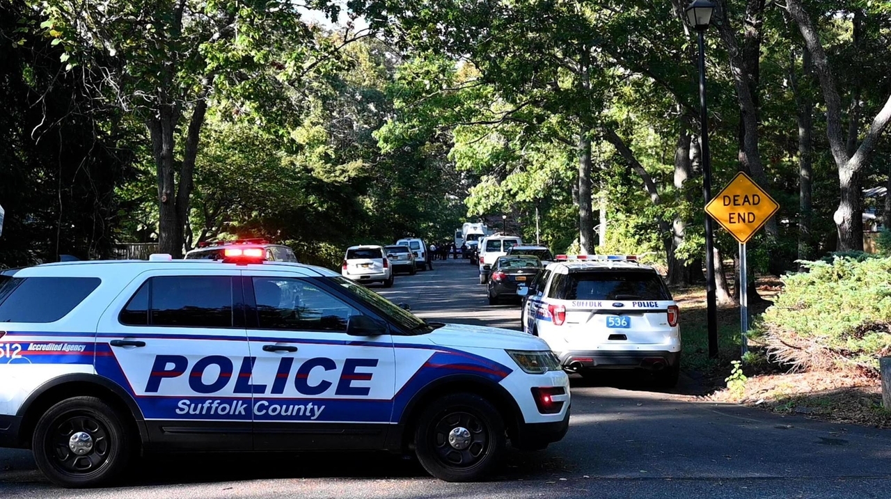 Police chase leads to discovery of two dead in Bellport home - Newsday