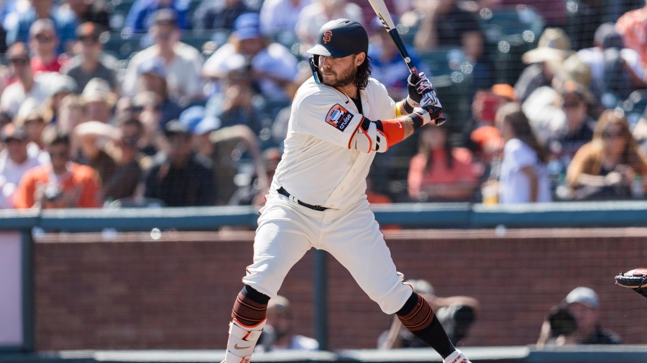 Hernández hits three-run homer as Dodgers beat Giants 5-2 in Crawford's  likely final game - Newsday