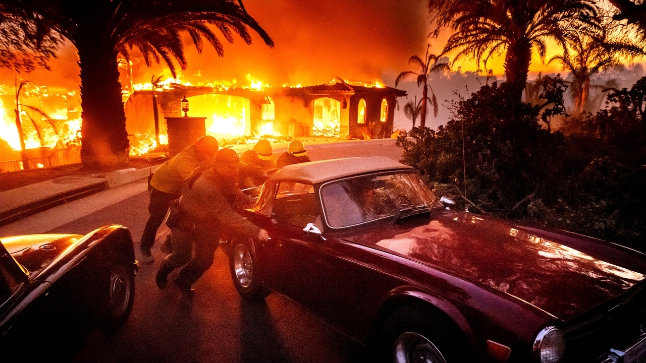 Thousands ordered to evacuate as powerful wind-fed wildfire burns homes ...