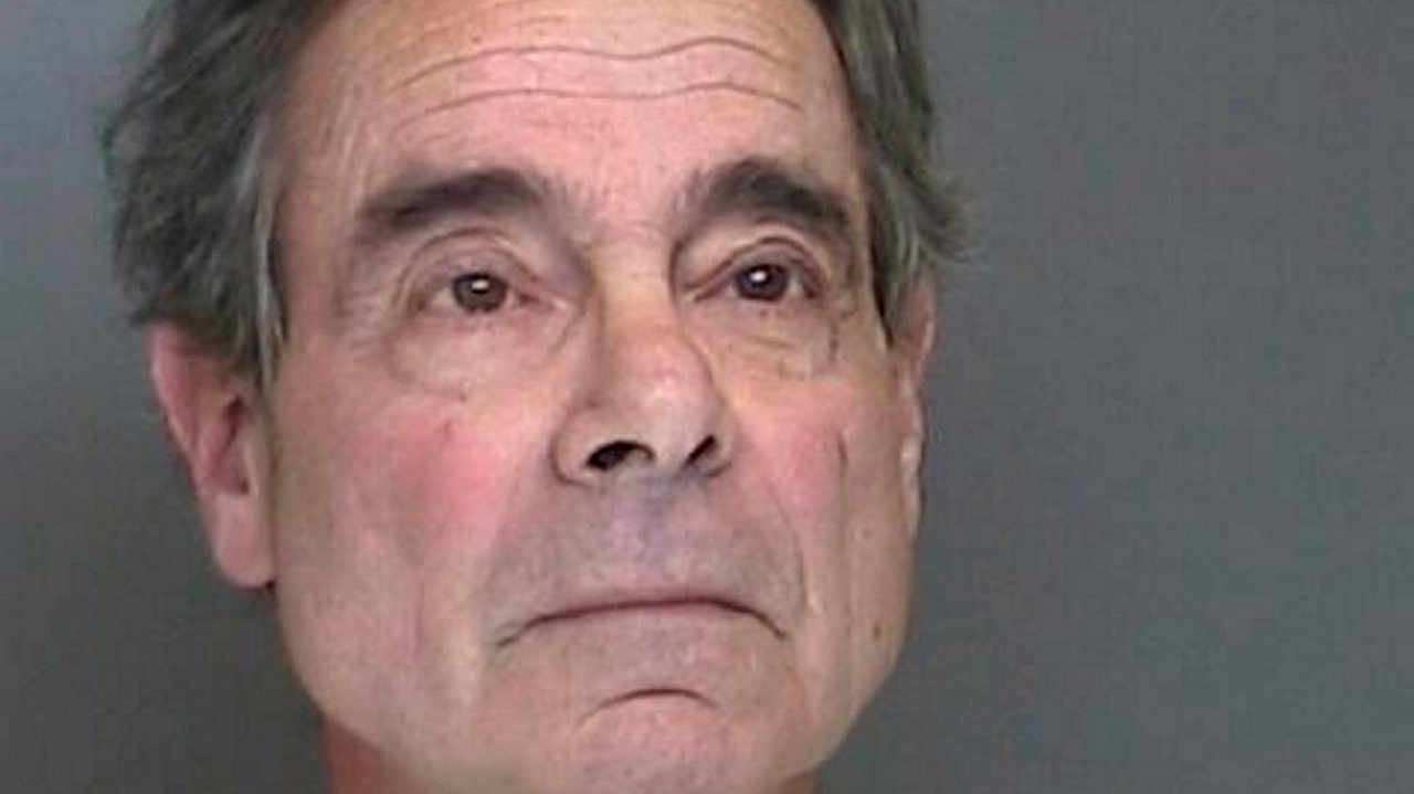 Smithtown man gets 18 months in prison for threatening to kill two U.S ...